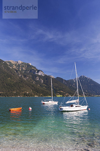 Österreich  Tirol  Segelschiffe im Achensee