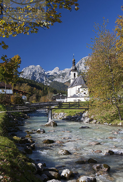 Deutschland  Bayern  Ramsau  St. Sebastianskirche mit Reiteralpe im Hintergrund
