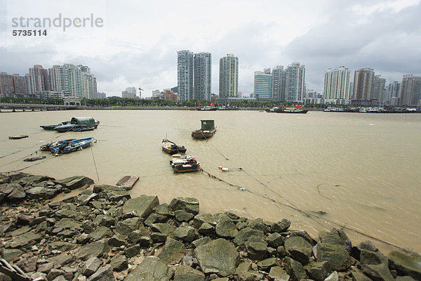 Boote auf dem Wasser  Provinz Shandong  China
