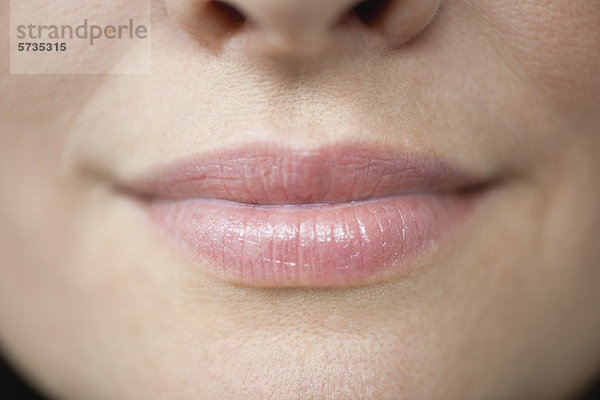 Nahaufnahme der weiblichen Lippen  abgeschnitten