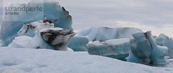 Eisberge  Jokulsarlon Gletscherlagune  Island