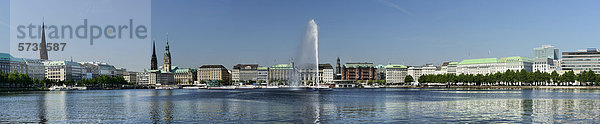 Panoramaaufnahme der Binnenalster in Hamburg  Deutschland  Europa
