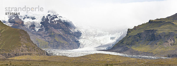 Island  Panoramablick auf Berge und Gletscher