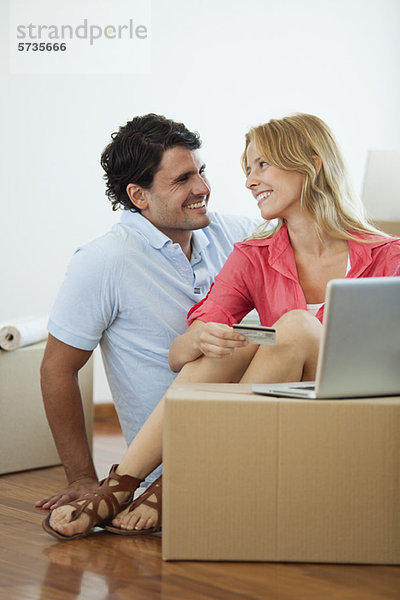 Paare online einkaufen für ihr neues Zuhause