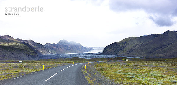 Island  Straße entlang des Gletschers