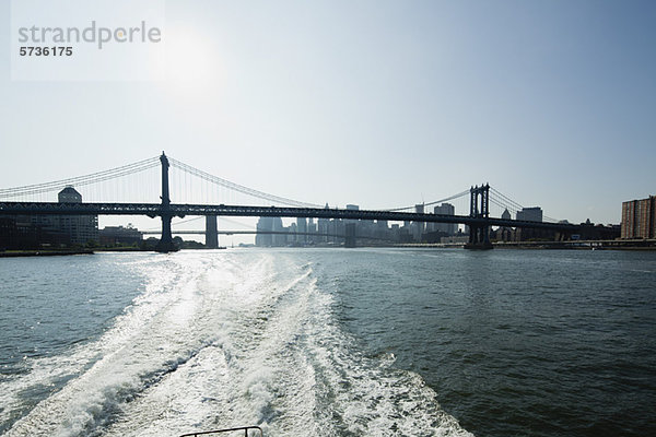 Manhattan Brücke und East River  New York City  New York  USA