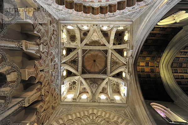 Decke  Deckengewölbe  Mezquita  ehemalige Moschee  heute Kathedrale  Cordoba  Andalusien  Spanien  Europa
