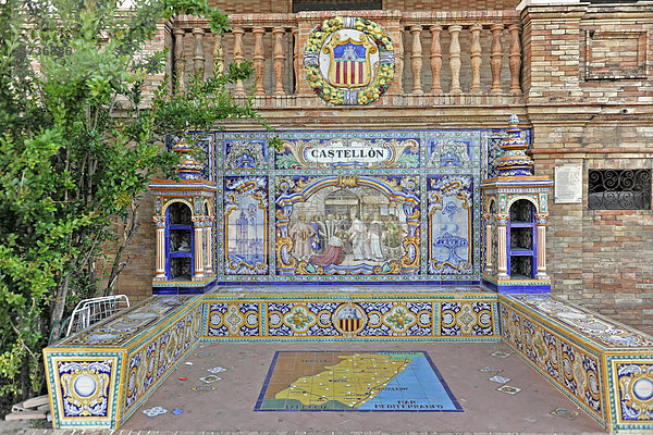 Castellon  farbenfrohe Kacheln mit Motiven aus den spanischen Regionen  Plaza de Espagna  Sevilla  Andalusien  Spanien  Europa