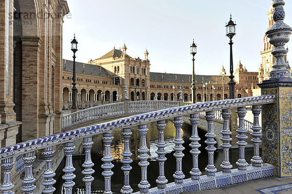 Brückengeländer  Plaza de Espana in Sevilla  Spanien  Europa