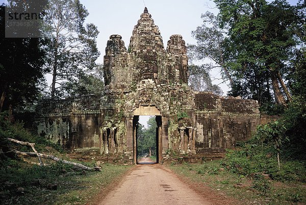 Die Tore der Bayon Tempel (spät 12. Jahrhundert bis Anfang 13.)  Angkor Thom  Angkor  Kambodscha