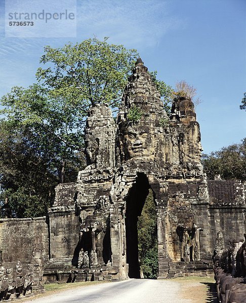 Die Tore der Bayon Tempel (spät 12. Jahrhundert bis Anfang 13.)  Angkor Thom  Angkor  Kambodscha