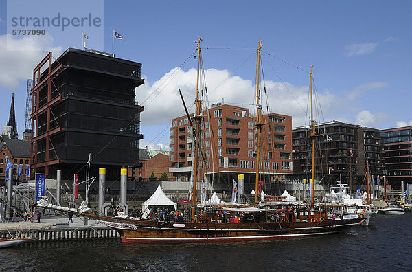 Hamburger Hafen  Hafencity  Hafengeburtstag 2012  Hamburg  Deutschland  Europa