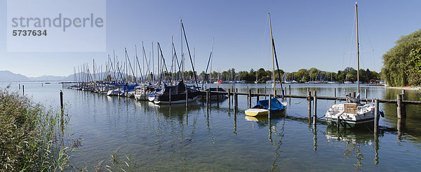 Segelboote am Chiemsee  Seebruck  Oberbayern  Deutschland  Europa