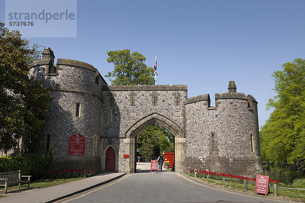 Der Mill Road Eingang zum Arundel Castle  Arundel  West Sussex  England  Großbritannien  Europa