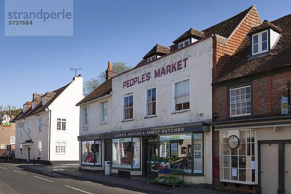 Dorfladen  kleiner Lebensmittelladen im Dorf Hambledon in Hampshire  England  Großbritannien  Europa