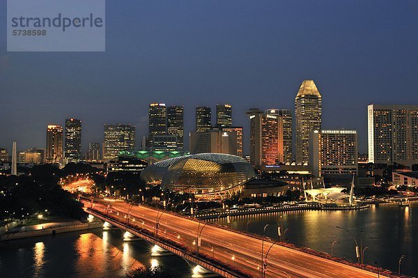 Asien  Singapur  Waterfront und Skyline  Ansicht von der Esplanade