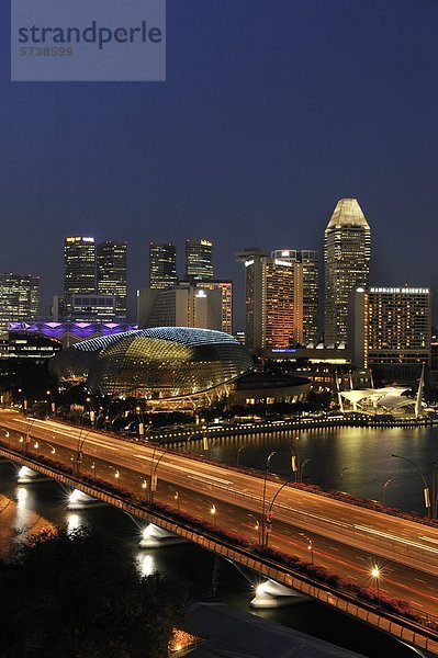 Asien  Singapur  Waterfront und Skyline  Ansicht von der Esplanade