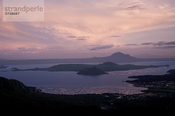 Asien  Philippinen  Tagaytay und Blick auf Lake Taal Vulkan