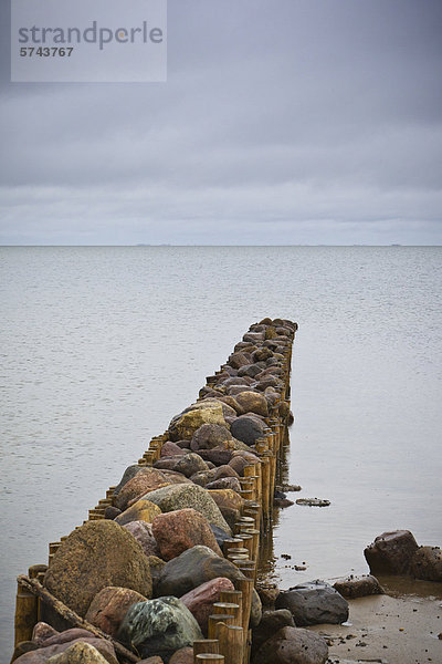 Buhne im Meer  Sylt  Schleswig-Holstein  Deutschland  Europa