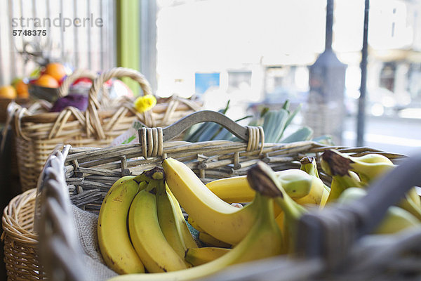 Nahaufnahme von Korb von Bananen