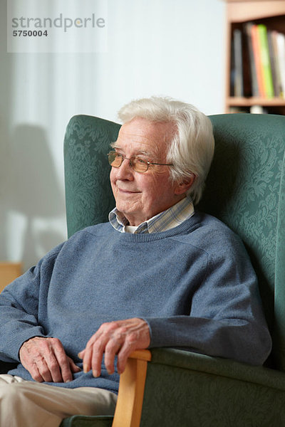 älterer Mann in Sessel  Portrait