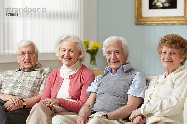 Vier Senioren im Pflegeheim  Portrait