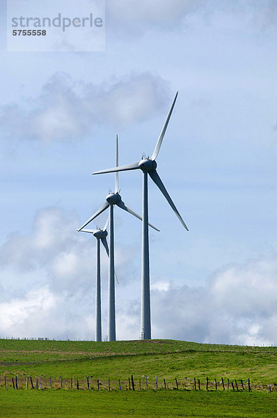 Windturbine Windrad Windräder Frankreich Europa Auvergne