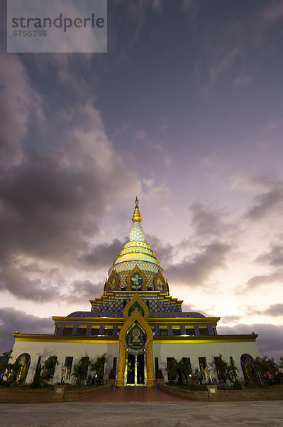 Chedi Kaew oder Crystal Pagoda oder Kristall-Pagode  Wat Tha Ton  Ban Tha Ton oder Thaton  Nordthailand  Thailand  Asien