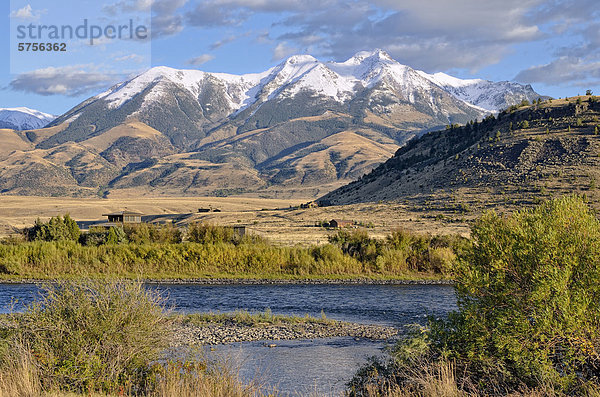 Emigrant Peak  3327 m  mit Yellowstone River  Absaroka Range  Paradise Valley  Livingston  Montana  USA