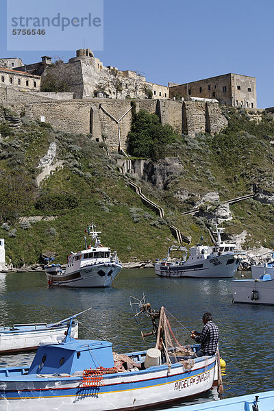 Hafen Europa Palast Schloß Schlösser Jachthafen angeln Ansicht Kampanien Castello Golf von Neapel Italien