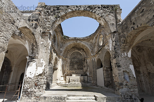 Ruine der Maria Himmelfahrtskirche  Castello Aragonese  Ischia Ponte  Insel Ischia  Golf von Neapel  Kampanien  Süditalien  Italien  Europa