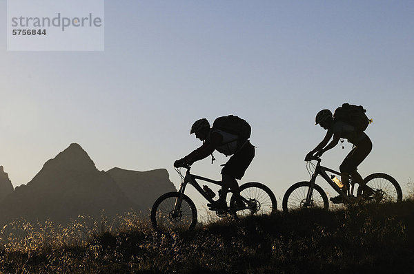 Mountainbiker auf dem Feuerpalven  Berchtesgadener Land  Oberbayern  Bayern  Deutschland  Europa