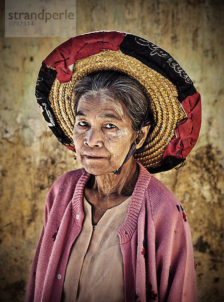 Frau mit Strohhut  Portrait  Burma  Birma  Myanmar  Südostasien  Asien