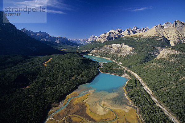 Waterfowl Lake aus der Luft  Banff Nationalpark  Alberta  Kanada.