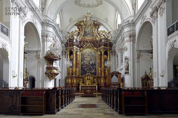 Hochaltar mit Erzengeln nach Martino Altomonte  ehemalige Ursulinenkirche  Klosterkirche  nach Johann Haslinger  Kulturdenkmal  Linz  Oberösterreich  Österreich  Europa