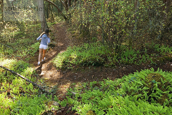 Frau Trail-Läufer  Vancouver Island  British Columbia  Kanada.