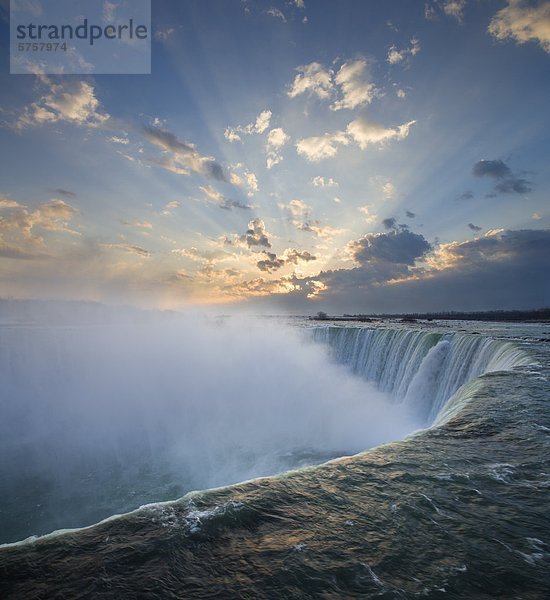 Horseshoe Falls und am Tisch Rock - Niagara Falls  Ontario  Kanada.