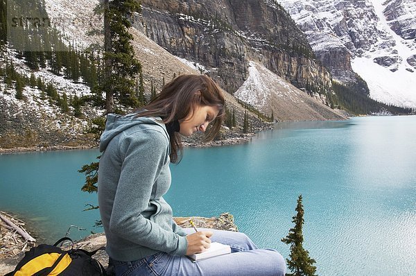 Genießen Moraine Lake  Banff Nationalpark  Alberta  Kanada.