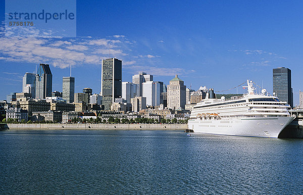Montreal-Skyline und Kreuzfahrtschiff  Quebec  Kanada.