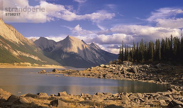 Medicine Lake  Jasper Nationalpark  Alberta  Kanada.
