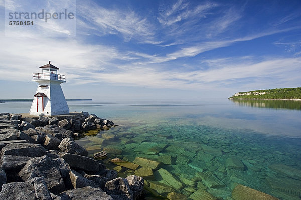 durchsichtig transparent transparente transparentes Wasser Leuchtturm blau Bruce Peninsula Nationalpark Bucht Kanada Ontario