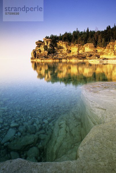 Das klare Wasser des Georgian Bay Indian Head Cove  Bruce Peninsula National Park  Ontario  Kanada.