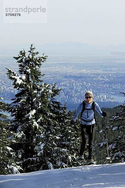 Schneeschuhwandern auf Hollyburn Mountain  Cypress Provincial Park  West Vancouver  British Columbia  Kanada.