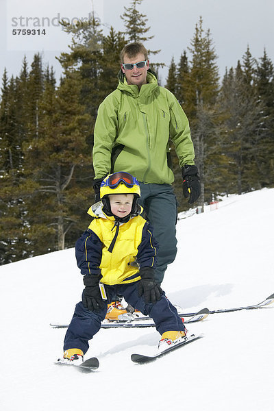 Familie in Lake Louise  Alberta  Kanada.