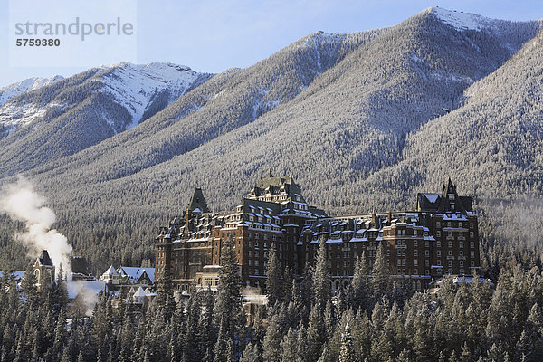 Das historische Banff Springs Hotel im Herzen des Banff-Nationalparks in den kanadischen Rocky Mountains  ein Canadian Heritage Building  Stadt von Banff  Alberta  Kanada.