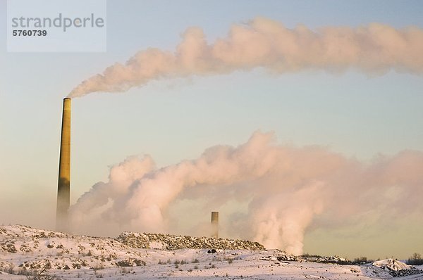 Vale INCO Superstack bläst Rauch an einem kalten Wintermorgen  Sudbury  Ontario  Kanada