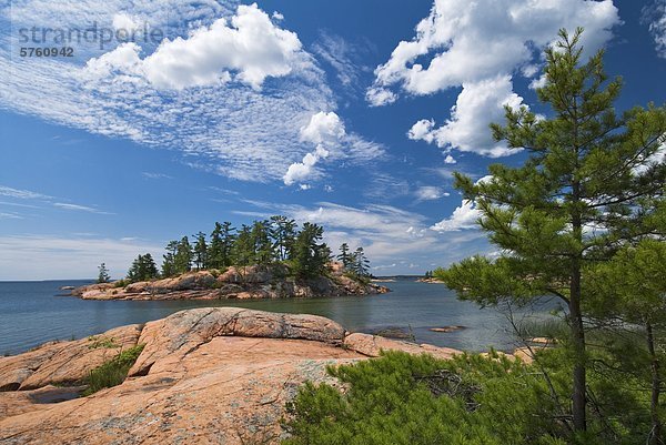 Ansicht der Georgian Bay vom Chikanishing Trail in Killarney Provincial Park  Ontario  Kanada