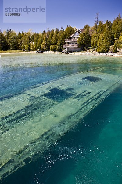 Schiffbruch des Gewinnspiels (erbaut 1867) in großen Wanne Harbour  Fathom Five National Marine Park  Lake Huron  Ontario  Kanada