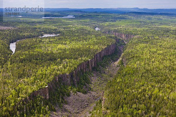 Luftbild des Ouimet Canyon in den Ouimet Canyon Provincial Park  Dorion  Ontario  Kanada