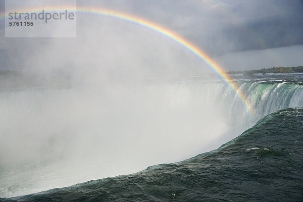 Horseshoe Falls und Regenbogen aus Tabelle Rock Sicht Niagara Falls  Ontario
